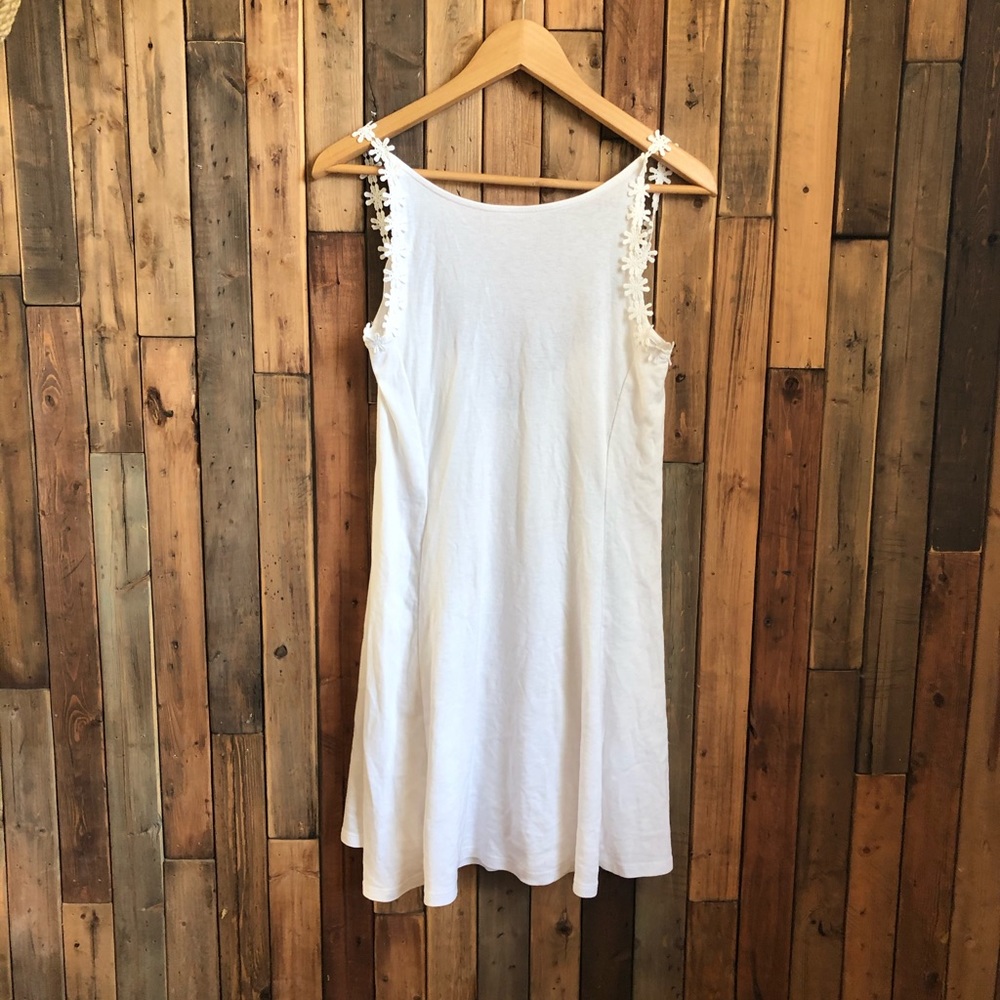 White flower strapped mini dress